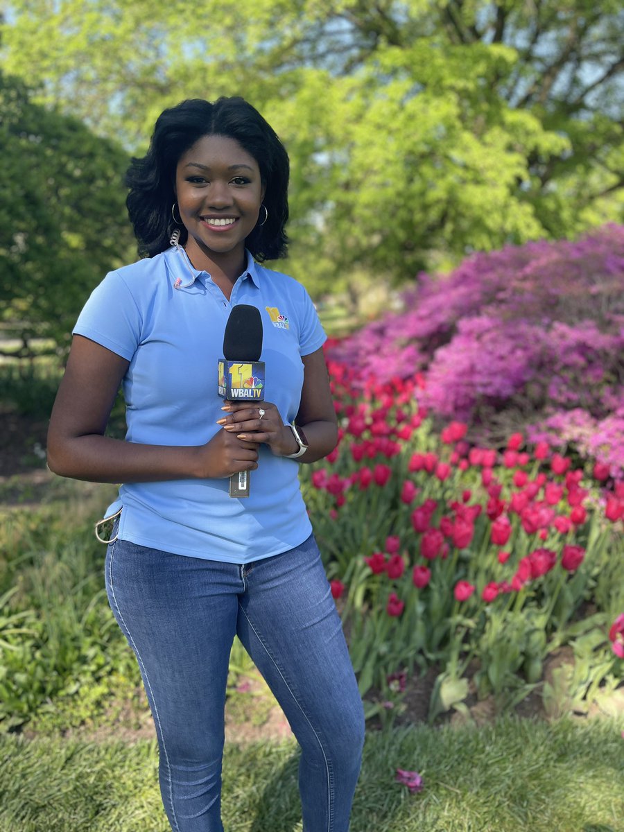 DalenciaWBAL's tweet photo. How do you get flowers to speak during an interview??? With Tulips!!! π·π
πΈ: @_JacobSexton @wbaltv11
#springflowers #tulips #wbalweather #blessed #thatnewslife #workweekhustle #womaninstem #broadcasting #meteorology #journalist #meteorologist #balitmore #wbal #charmcity https://t.co/dDWLruGe4E
