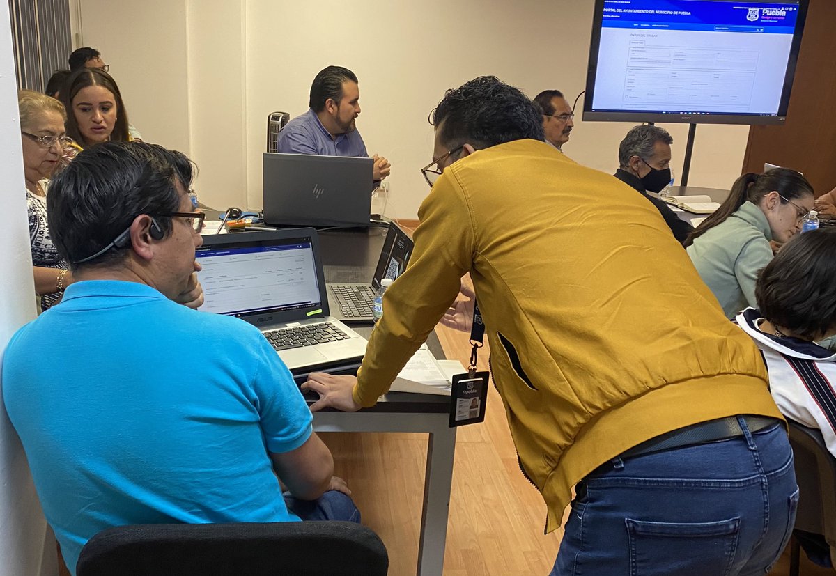 SGyDU_Puebla's tweet photo. Personal que pertenece a empresas afiliadas a @CoparmexPuebla, participaron en el taller, Funciones de la Ventanilla Digital, impartida por, @felipevg_22.
En la administración del pdte. @eduardorivera01, trabajamos de la mano con los organismos empresariales.
#ContigoYConRumbo https://t.co/ZzMAO8tW2p