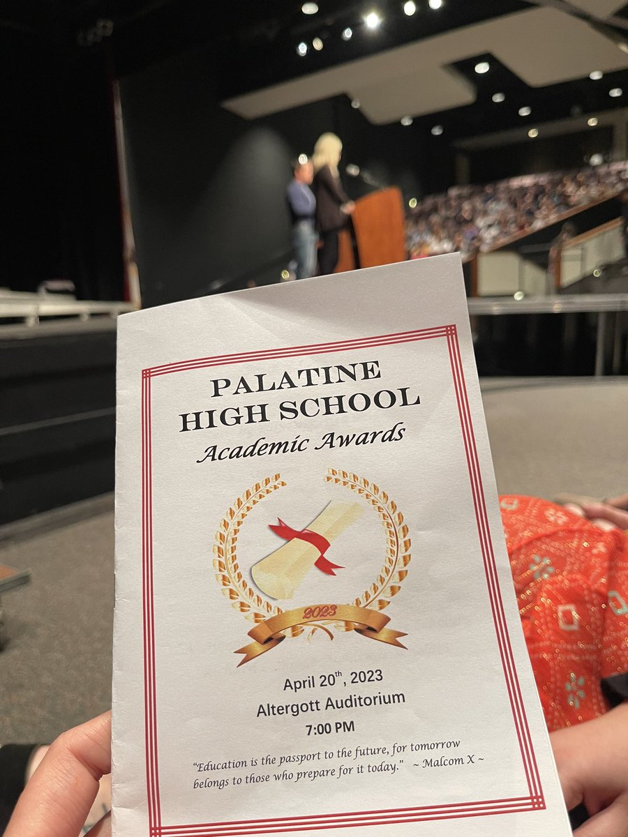 MsWagnerWC's tweet photo. Honored to represent @WinstonCampus with Bianca Silva and @GodawaSarah in recognizing 3 outstanding former students on their future academic endeavors! Congratulations! @D15Schools @PalatineHS https://t.co/2F1CiZkqq6
