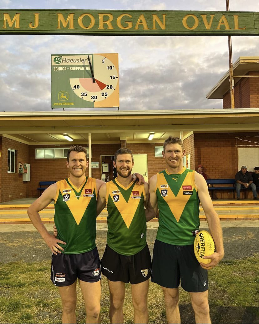 PeterMcEvoy11's tweet image. Training last night in preparation for the first time the 3 of us McEvoy brothers have ever played together. Special opportunity to wear the green &amp;amp; gold on 29th April, very excited! #countryfooty #brothers #colbinabbin #afl