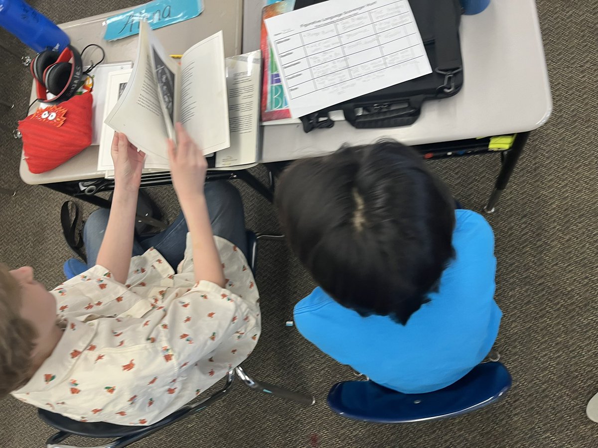 WronkoHamed5th's tweet photo. After our Schoolwide lesson, the students truly enjoy time to explore lots of different poetry books, read and discuss. @MtView07836 @mrobinson322 @JOlsyn1109 https://t.co/naPXBNmH9m