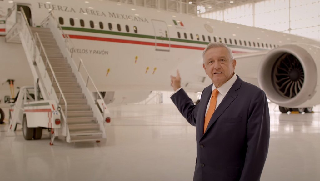 YosoyPedrero's tweet photo. Dijeron que no vendería el avión presidencial y acaba de vender el avión presidencial.

Dijeron que no podría construir Dos Bocas y hoy hay una refinería en Dos Bocas.

Lo mismo con el AIFA, con el Tren Maya, con todo.

Tantos años y no saben que el gran error, es subestimarlo. https://t.co/RhePj6wRta