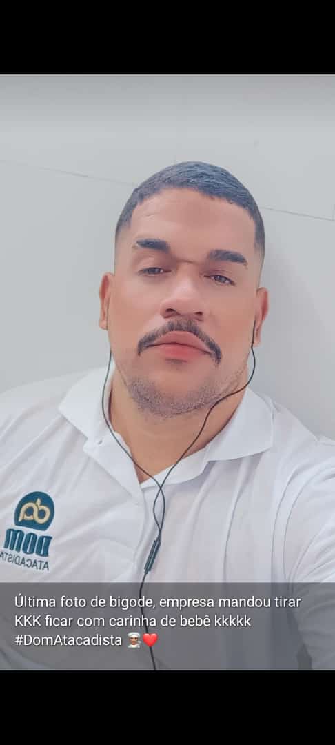 JuniorJothaa's tweet photo. Cansado, mas grato a Deus pelo dia de trabalho , última foto de bigode me mandaram tirar e ficar com a cara lisa KKK fudeu #Domatacadista 👨🏽🍳☺️ https://t.co/1T7c8EREA6