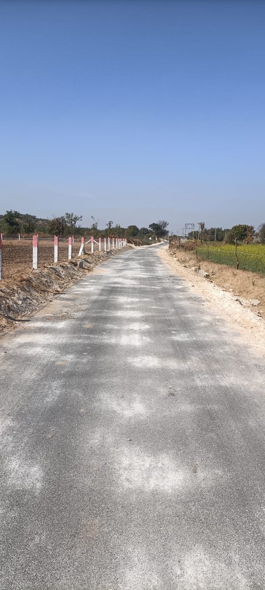 RajgorRoyal's tweet photo. @CollectorBK Sir, In Jat village of  Dantiwada taluka, the public road is occupied by the farmer, no action is taken by the village panchayat, legal action should be taken against such people by registering the crime of land grabbing.@sdmdhanera https://t.co/VkKZZjLb7p