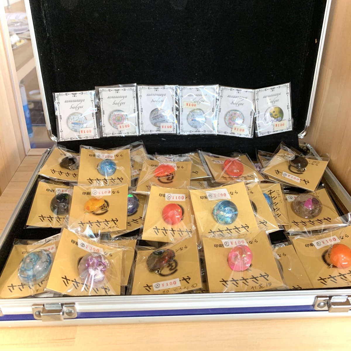 KISKSSK's tweet photo. 清瀬市ぷらっとあさひ様でオリジナルレジンブローチと缶バッジを販売させてもらいました。 https://t.co/Ys2k7yNaK1