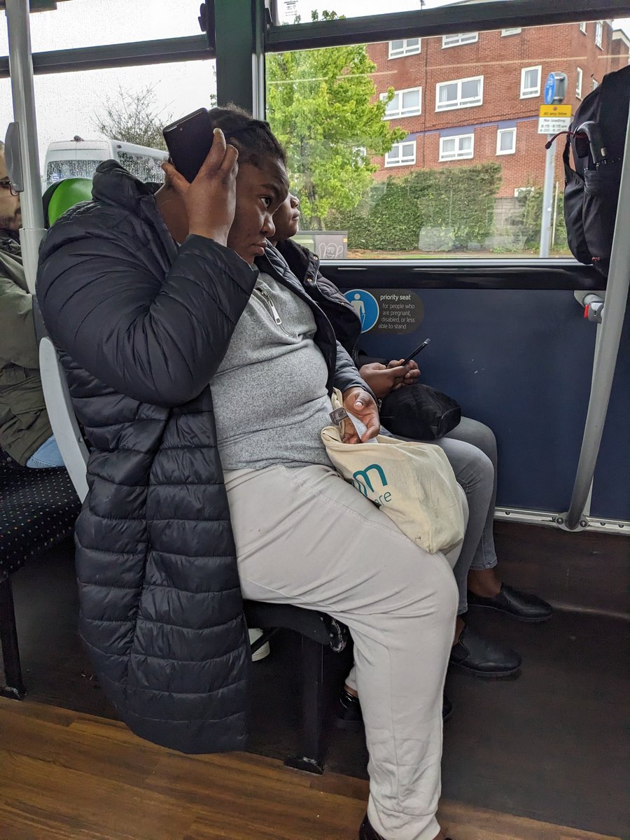 peopleWhoDontKnowHowToUseAPhone tweet media