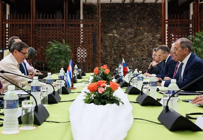 mfa_russia's tweet photo. 💬 FM #Lavrov during talks with FM of Cuba @BrunoRguezP:

☝️ We cannot put up with the idea that the world should continue to live permanently according to American “rules.”

🔗 https://t.co/x0di53LrPk https://t.co/hczBb1keIk