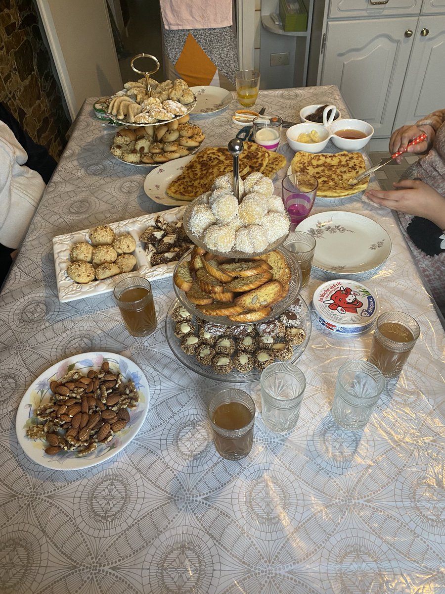 Sar5274457's tweet photo. عيدكم مبارك سعيد كل سنة وانتم طيبين ��🌹🌹🌹 https://t.co/VSqpEpUtLv