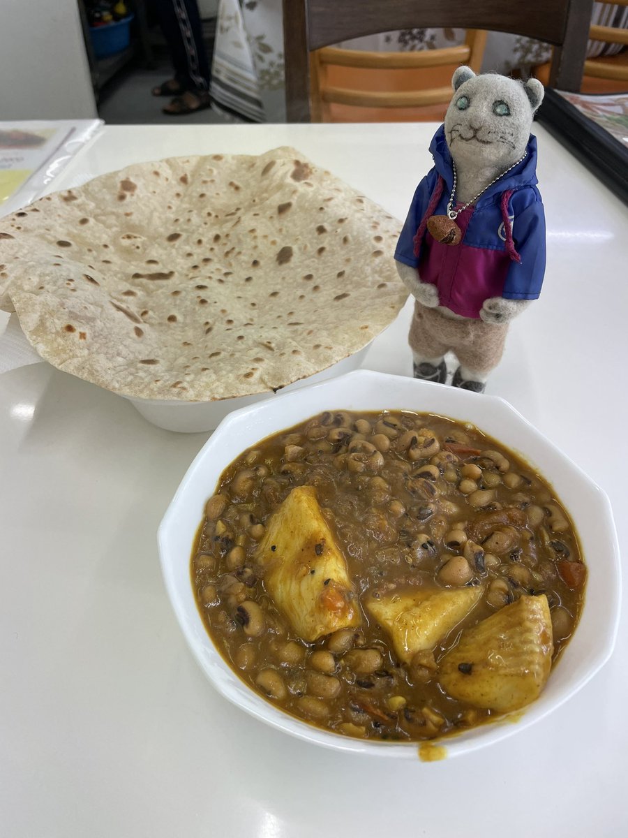 yamichan_toyama's tweet photo. 今日のカレー活動①は、パキザフードハウス。
robia fish
chapati
ns chai
今週末のパキザはロビア豆(黒目豆)がおすすめ❗️
チキン、マトン、フィッシュと組み合わせ可能です。
ブラックペッパーが効いてなかなかスパルタンな味付けにしてあり、チャパティがとまらない。
#robia #roticircle https://t.co/QFkzyyAv2c