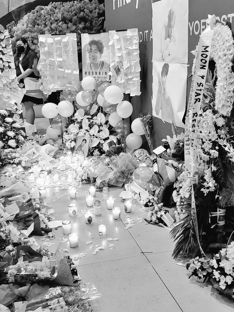 arohartists's tweet photo. Sometimes, we lose our fire of passion in what we do as artists.

Astro fuels that fire.

To all AROHARTISTS out there, we urge you NEVER STOP DREAMING. Continue to do what you love. May we always be inspired to do our craft like our passionate artist Bin.

#MoonbinWeLoveYou https://t.co/6pIDRwnOp7