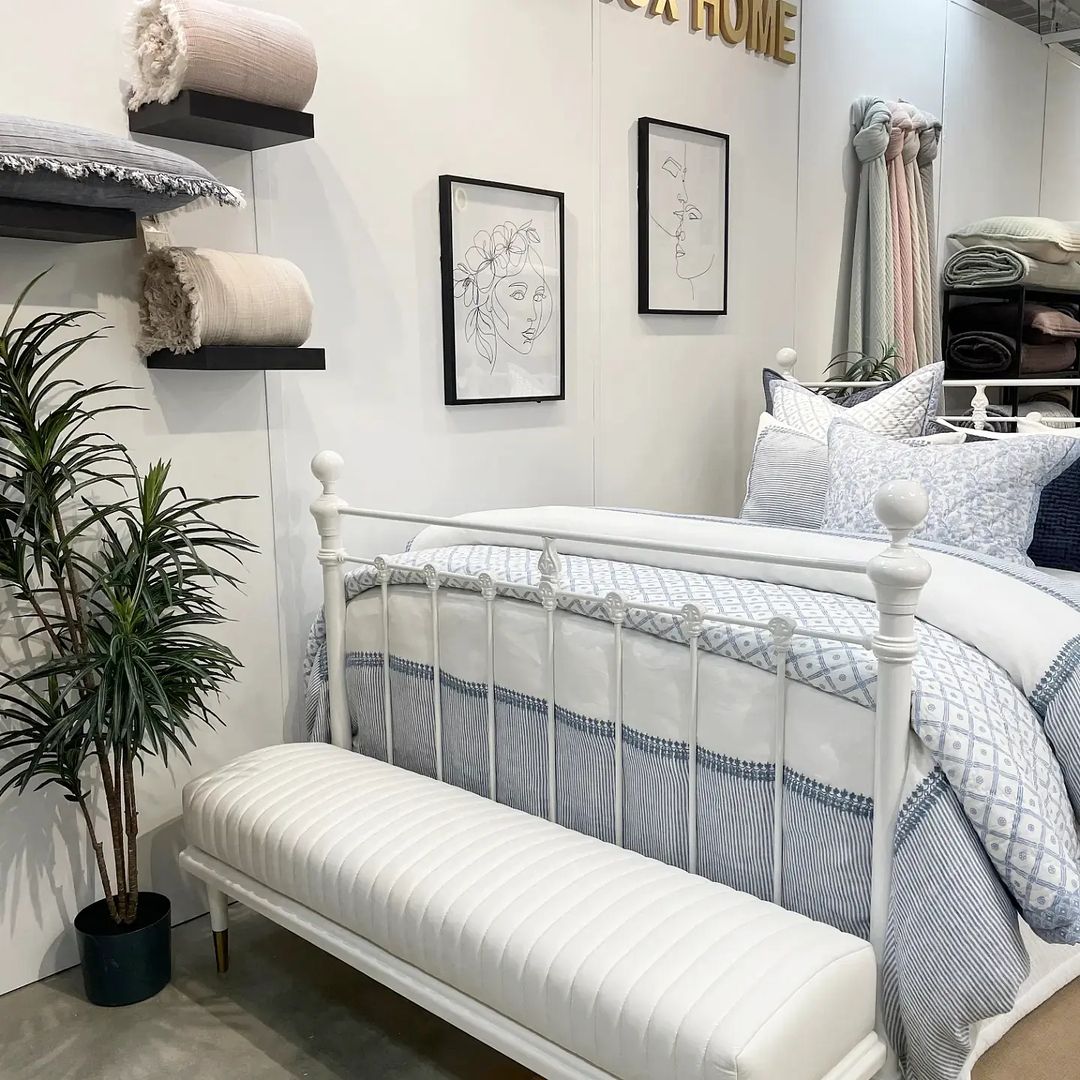 orchidsluxhome's tweet image. At the heart of craft! We&apos;re going live for the premarket preview today at Suites at Market Square G1019 in the @HPMarketNews , so make the most of a golden opportunity 💝 to experience our fab new collections!
.
#orchidsluxhome #hpmkt #designonhpmkt