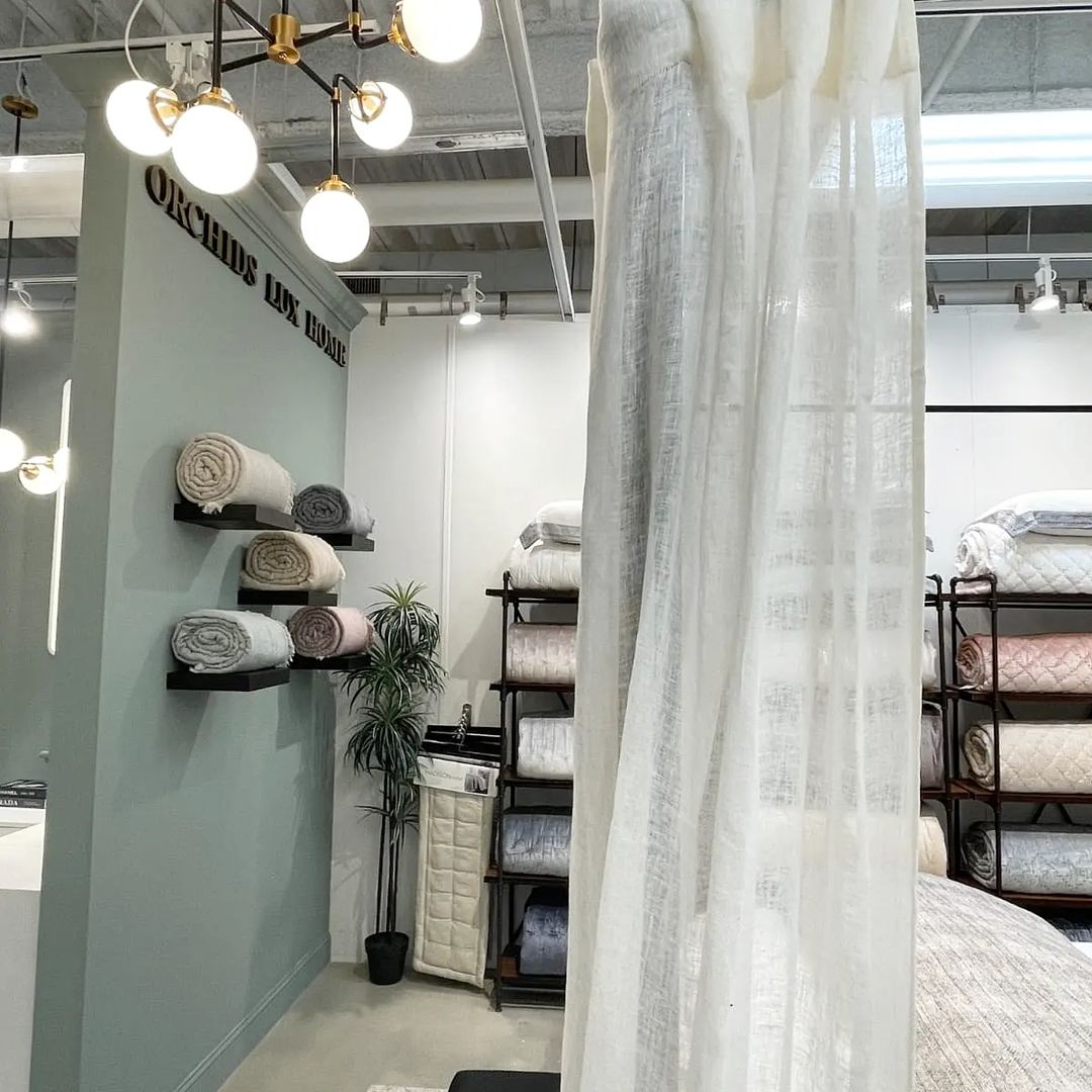 orchidsluxhome's tweet image. At the heart of craft! We&apos;re going live for the premarket preview today at Suites at Market Square G1019 in the @HPMarketNews , so make the most of a golden opportunity 💝 to experience our fab new collections!
.
#orchidsluxhome #hpmkt #designonhpmkt