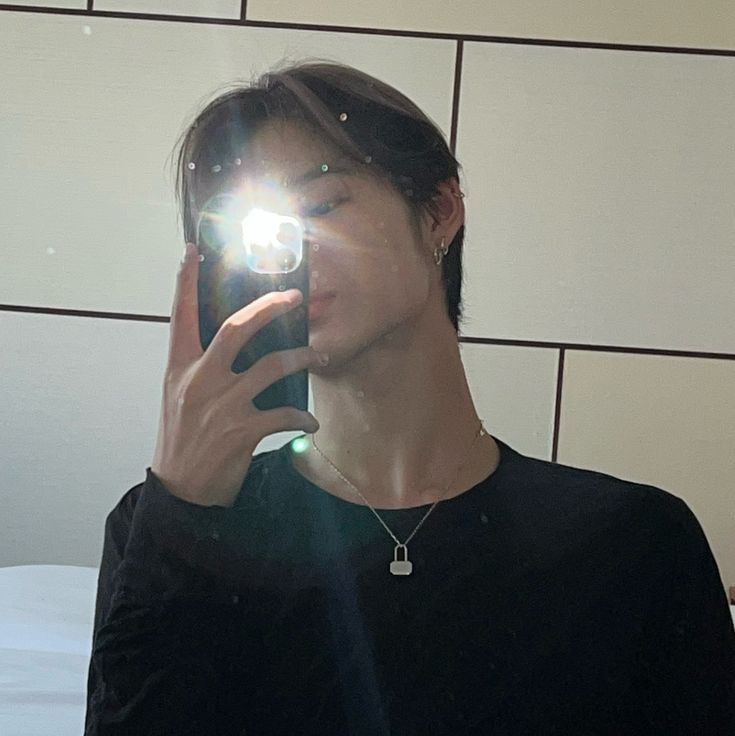adi_lovesumwa's tweet photo. [ chance ]
— a #hoonki filo au.

president of ivory academy, Renjie ( psh ) had always had his face up in academics, he had no interest in love. well not until campus hearthrob Gabriel  (nrk) had pushed his way to his life. asking to court him everywhere he went. so why not try? https://t.co/bSmvjGf342