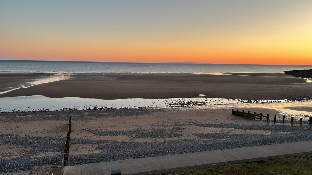 Beth_Dawson88's tweet photo. Late night arrival but very excited to visit @Orgill_Hub today! I can’t wait to talk all things English Hub! I mean look at that view! ♥️ @SJVEnglishHub @OneExcellence_ @StMEnglishHub https://t.co/aN8Mze3ouP