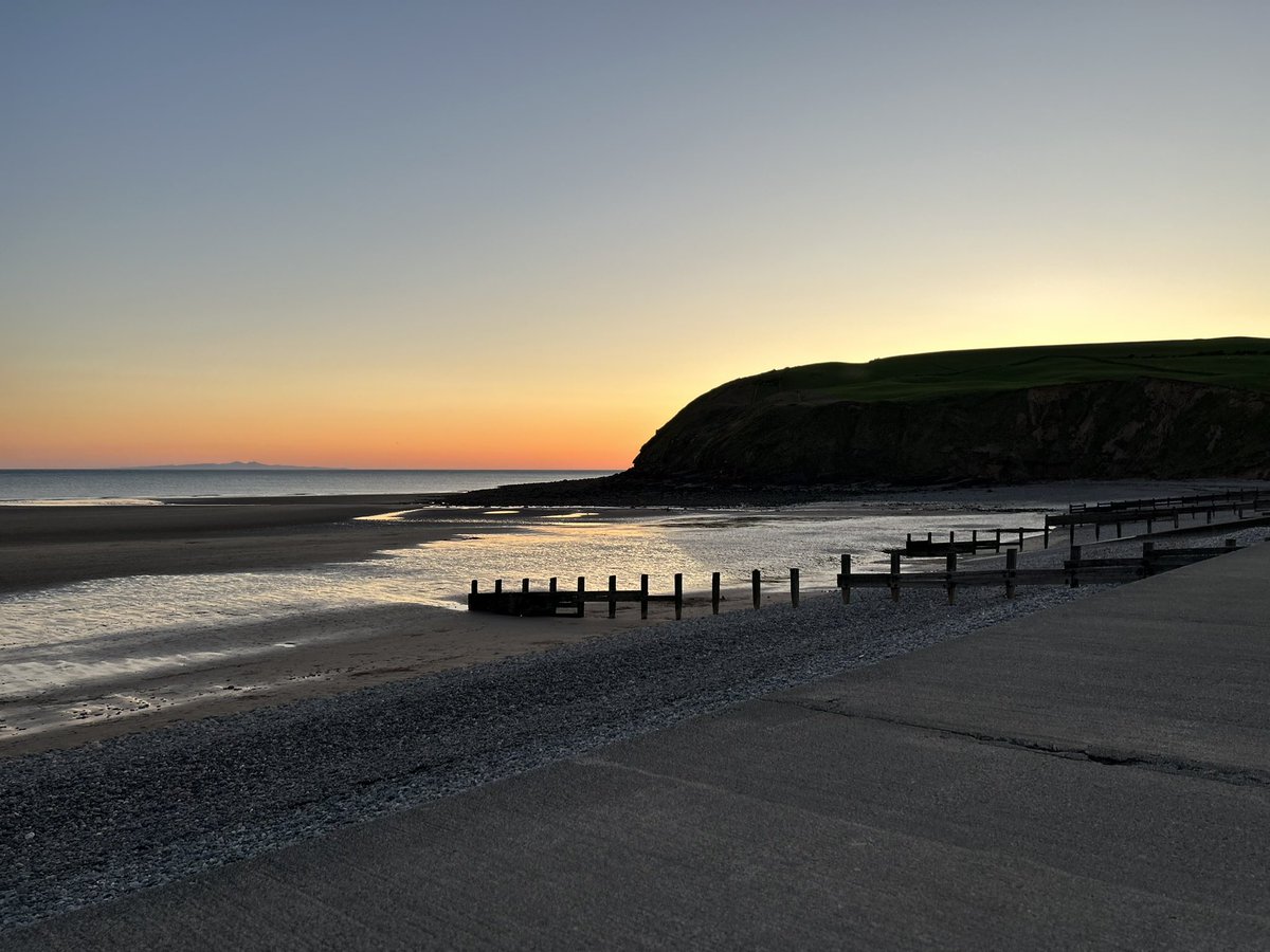 Beth_Dawson88's tweet photo. Late night arrival but very excited to visit @Orgill_Hub today! I can’t wait to talk all things English Hub! I mean look at that view! ♥️ @SJVEnglishHub @OneExcellence_ @StMEnglishHub https://t.co/aN8Mze3ouP