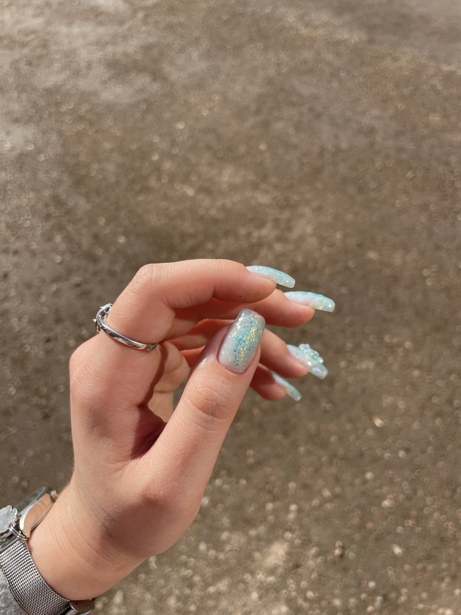 Inori_21677's tweet photo. I did this manicure myself, and as a result, looking at it, I have an association with Yoongi with mint hair 🪺🫧
#SUGA #yoongi https://t.co/Zd37rgxNus