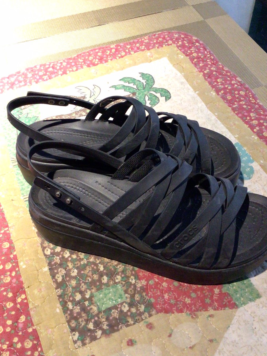 todayisadayoff_'s tweet photo. ส่งต่อ crocs lite ride เบอร์39ค่ะ ใส่แล้วสวยสุดๆ ส่งต่อ 650รวมส่งค่ะ ซื้อมาเกือบสองพันเลยย #รองเท้ามือสอง #ส่งต่อ #เสื้อผ้าy2k #เสื้อผ้ามือ2 #เสื้อผ้ามือสองราคาถูก #รองเท้า #รองเท้าส้นตึก #เสื้อมือสอง #ส่งต่อรองเท้า https://t.co/uJLoreoODI