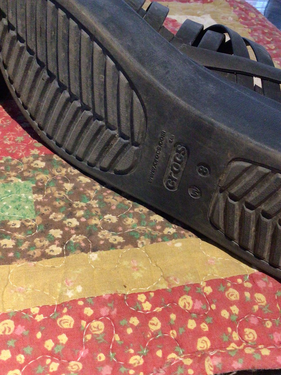 todayisadayoff_'s tweet photo. ส่งต่อ crocs lite ride เบอร์39ค่ะ ใส่แล้วสวยสุดๆ ส่งต่อ 650รวมส่งค่ะ ซื้อมาเกือบสองพันเลยย #รองเท้ามือสอง #ส่งต่อ #เสื้อผ้าy2k #เสื้อผ้ามือ2 #เสื้อผ้ามือสองราคาถูก #รองเท้า #รองเท้าส้นตึก #เสื้อมือสอง #ส่งต่อรองเท้า https://t.co/uJLoreoODI