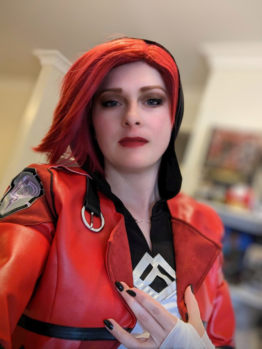 Shaye_Hayes's tweet photo. Arcane Vi costume test 😜
Everything fit surprisingly well and I can hide my complete lack of wig knowledge under a hood 🤣

@tijkau and I will be looking badass as Jinx and Vi on Saturday at @DreamHack  👊

#cosplay #arcane #dreamhack #vi https://t.co/k77b16xkzs