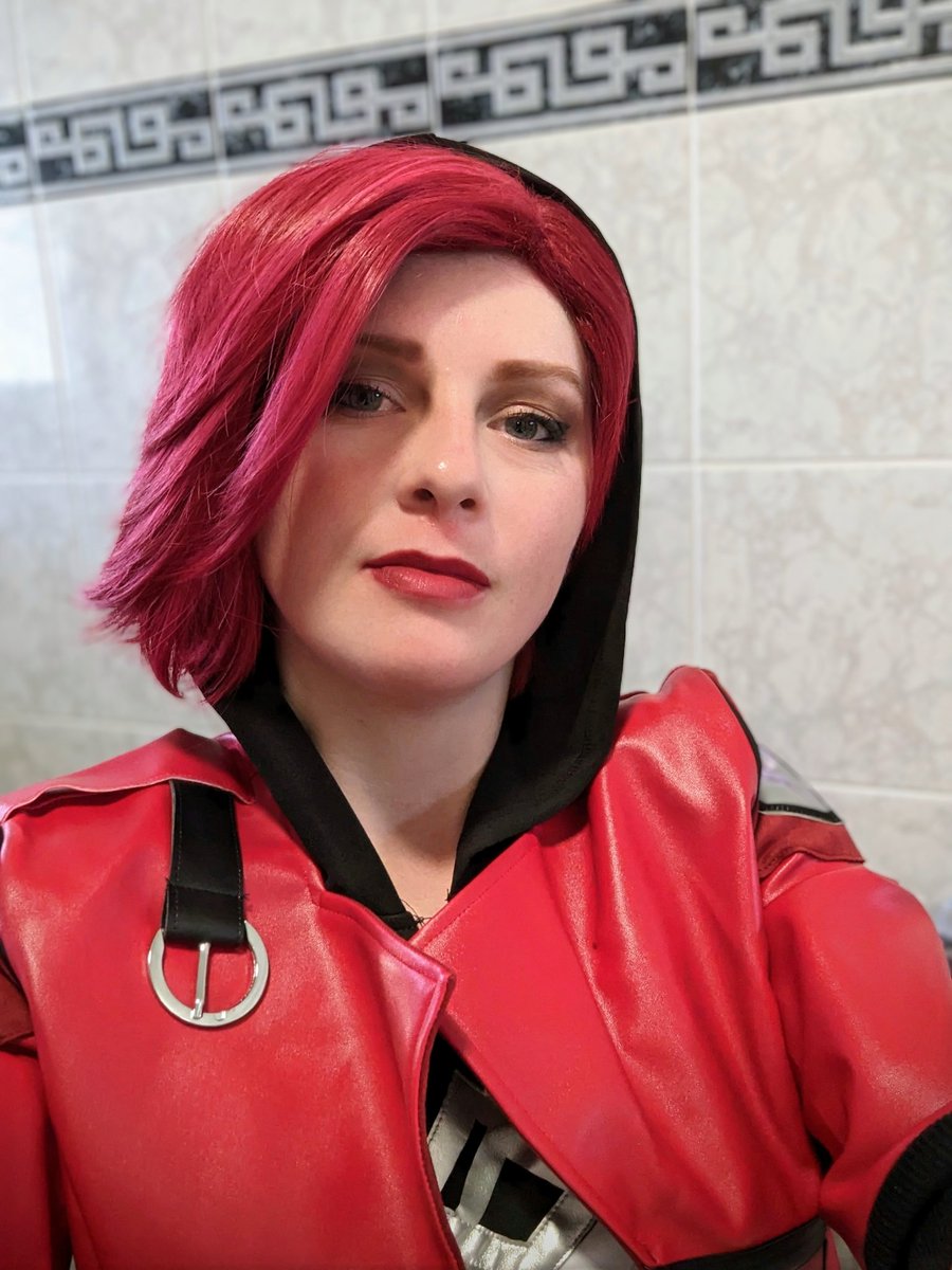 Shaye_Hayes's tweet photo. Arcane Vi costume test 😜
Everything fit surprisingly well and I can hide my complete lack of wig knowledge under a hood 🤣

@tijkau and I will be looking badass as Jinx and Vi on Saturday at @DreamHack  👊

#cosplay #arcane #dreamhack #vi https://t.co/k77b16xkzs