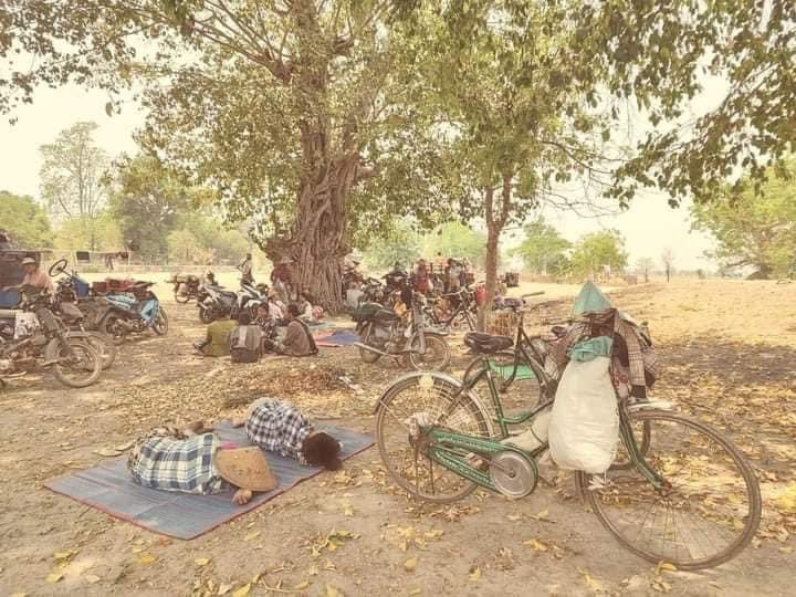 DawChoChoMP1's tweet photo. Due to the hot weather, some of the grandfathers/grandmothers who fled the war in the Aya area died of dehydration
 (The world still looks good) https://t.co/nvQA5XQJmE