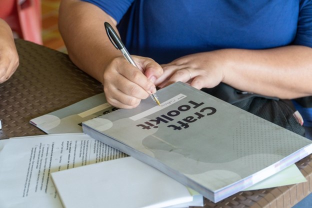 my_British's tweet image. In February 2022, The Tuyang Initiative carried out a 3-day workshop about craft entrepreneurship in rural Sarawak, using a hyper-localised version of the Digital Craft Toolkit.

Read more at:  britishcouncil.my/programmes/art…

#CraftingFutures #DigitalCraftToolkit #CraftEntrepreneurs