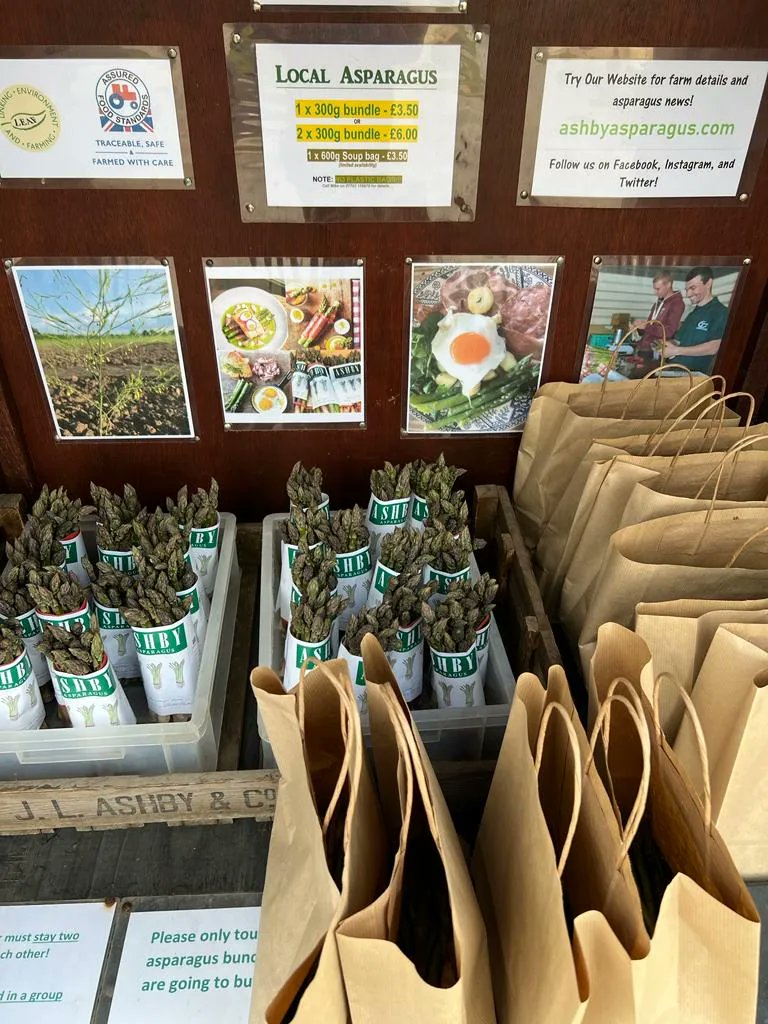 AshbyAsparagus's tweet photo. Have you visited our farm gate yet? There's nothing quite like the taste of fresh, locally-grown produce.
Our prices are:
£3.50 for a 300g bunch,
£6 for two 300g bunches,
£3.50 for a 600g "soup bag"
#ashbyasparagus #farmfresh #localproduce #polebrook #armstonfarm https://t.co/JsbNnFAh3V