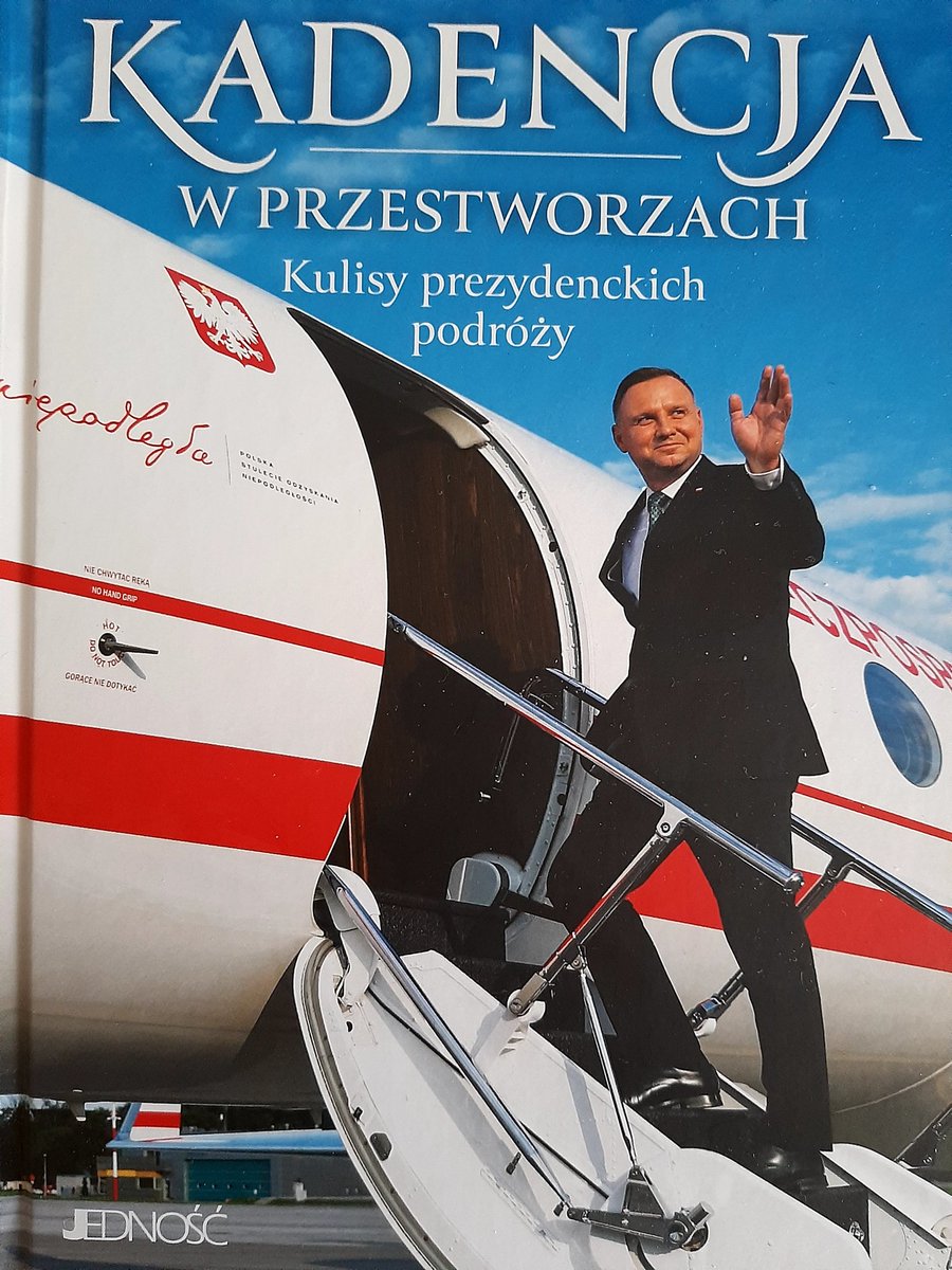ptgrzbw's tweet photo. Jaka  jest ta książka? Bardzo osobista, palna młodzieńczych emocji i napisana nie tylko piórem , ale i sercem. Moje gratulacje Żaklino.@zaklinaskowron https://t.co/E06WvGhwkX