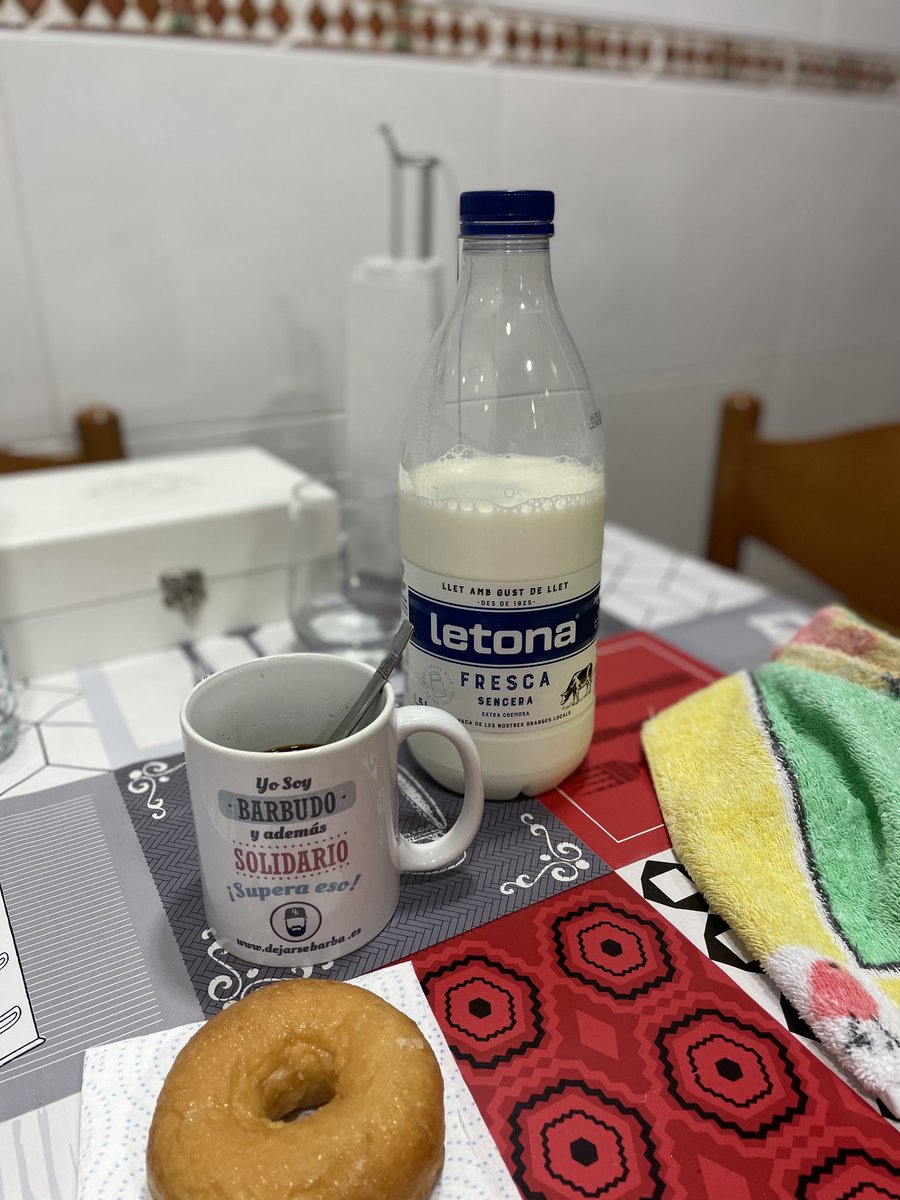 LluisGa07's tweet image. Good morning Vietnam!!! Dibeernes!!!🤤🤤☕️☕️i al liu!! #Lletfresca #Letona