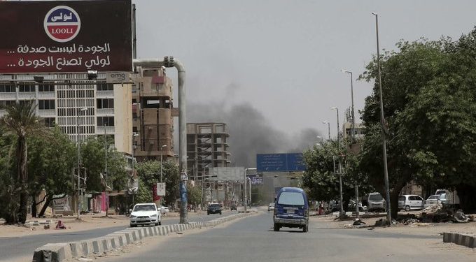 BritishHeraldUK's tweet photo. Clashes Continue In Sudan Capital Despite Calls For Eid Ceasefire.

Click and read more:
https://t.co/u0YmTSf8Ft

#sudan #Khartoum  #clashes  #IndiscriminateFighting #StaySafeAtHome #PrayForSudan #stoptheviolence #NoToWar #EndTheFighting #PeaceForSudan #ProtectCivilians #RSF https://t.co/v2SySSf1Es