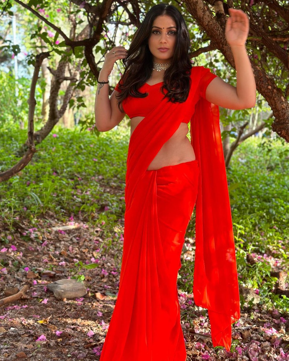 actghouse's tweet photo. #Actress #PayasPandit #ultrahot #SareeHot #navel https://t.co/mvIJZAF83B