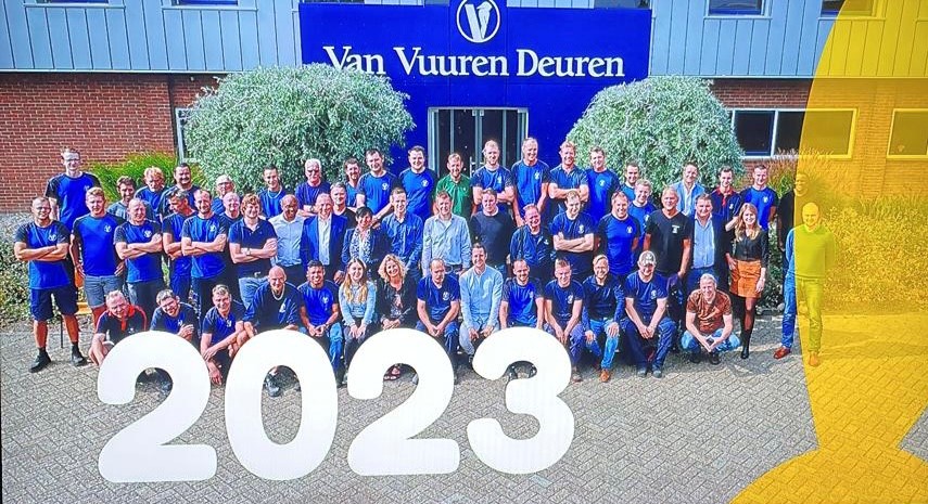 Na het winnen van De HET afgelopen donderdag, mochten we deze week meerdere malen genieten van heerlijk gebak van onze leveranciers en partners. 🍰<a href="/MulderijAcc/">Mulderij & Partners</a>, <a href="/WerffLogistics/">Van der Werff</a> en <a href="/MiedemaHout/">Marian Sprenkeler</a> namens het hele team bedankt voor de lekkere traktaties! #vanvuuren #dehet2023