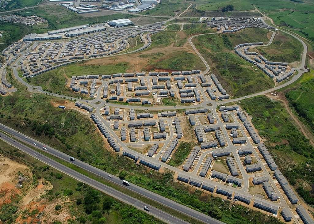 The_DHS's tweet photo. #DHSProject: Cornubia Integrated Human Settlements Project in Durban, KZN. Once completed it will produce over 28000 houses of different typologies. Over 12000 units for middle income & 15 000 subsidised units.
Read more👉 https://t.co/R2PblON2D4
#FreedomMonth #HousingTheNation https://t.co/6RwLgh7sCK