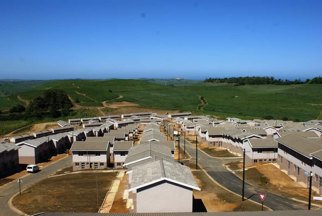 The_DHS's tweet photo. #DHSProject: Cornubia Integrated Human Settlements Project in Durban, KZN. Once completed it will produce over 28000 houses of different typologies. Over 12000 units for middle income & 15 000 subsidised units.
Read more👉 https://t.co/R2PblON2D4
#FreedomMonth #HousingTheNation https://t.co/6RwLgh7sCK