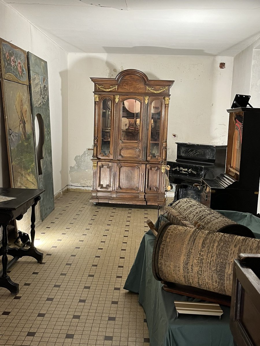 L’équipe du Musée relève ses manches pendant quelques jours pour réaménager l’exposition avec les objets de retour de restauration…
Rendez-vous prochainement pour des ouvertures exceptionnelles !
facebook.com/MuseeArtForain…