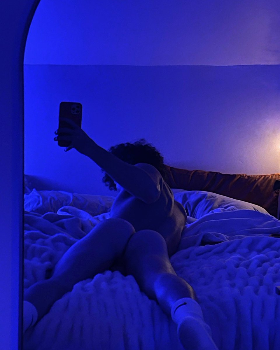 Angelboy11x's tweet photo. midnight snack https://t.co/IxVFXz4m3L