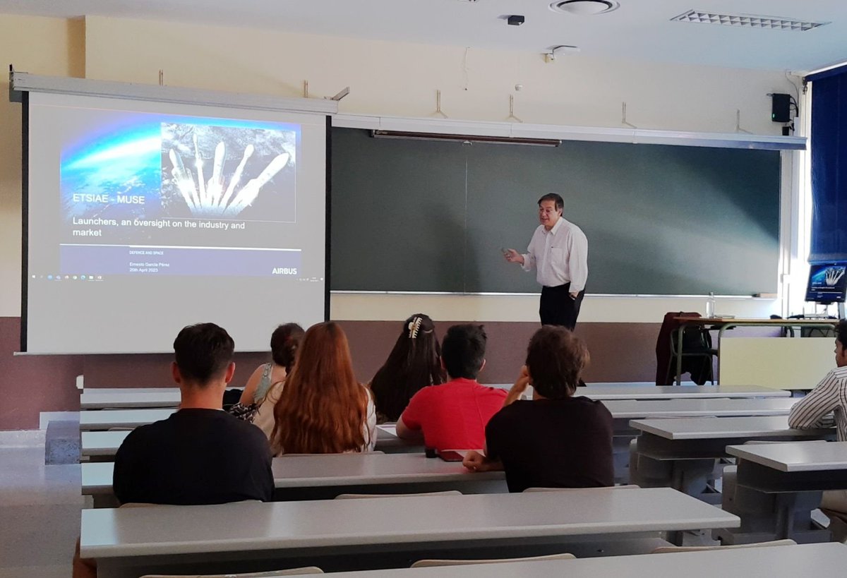 IDR_Aeronautic's tweet photo. Ernesto García Pérez, Jefe de Productos Electrónicos de Lanzadores de #CRISA-AIRBUS, vino a la Escuela de Ingeniería Aeroespacial (#ETSIAE) de la #UPM para dar una breve conferencia sobre la situación actual de los lanzadores a los estudiantes #MUSE. https://t.co/U1qpBfxzeC