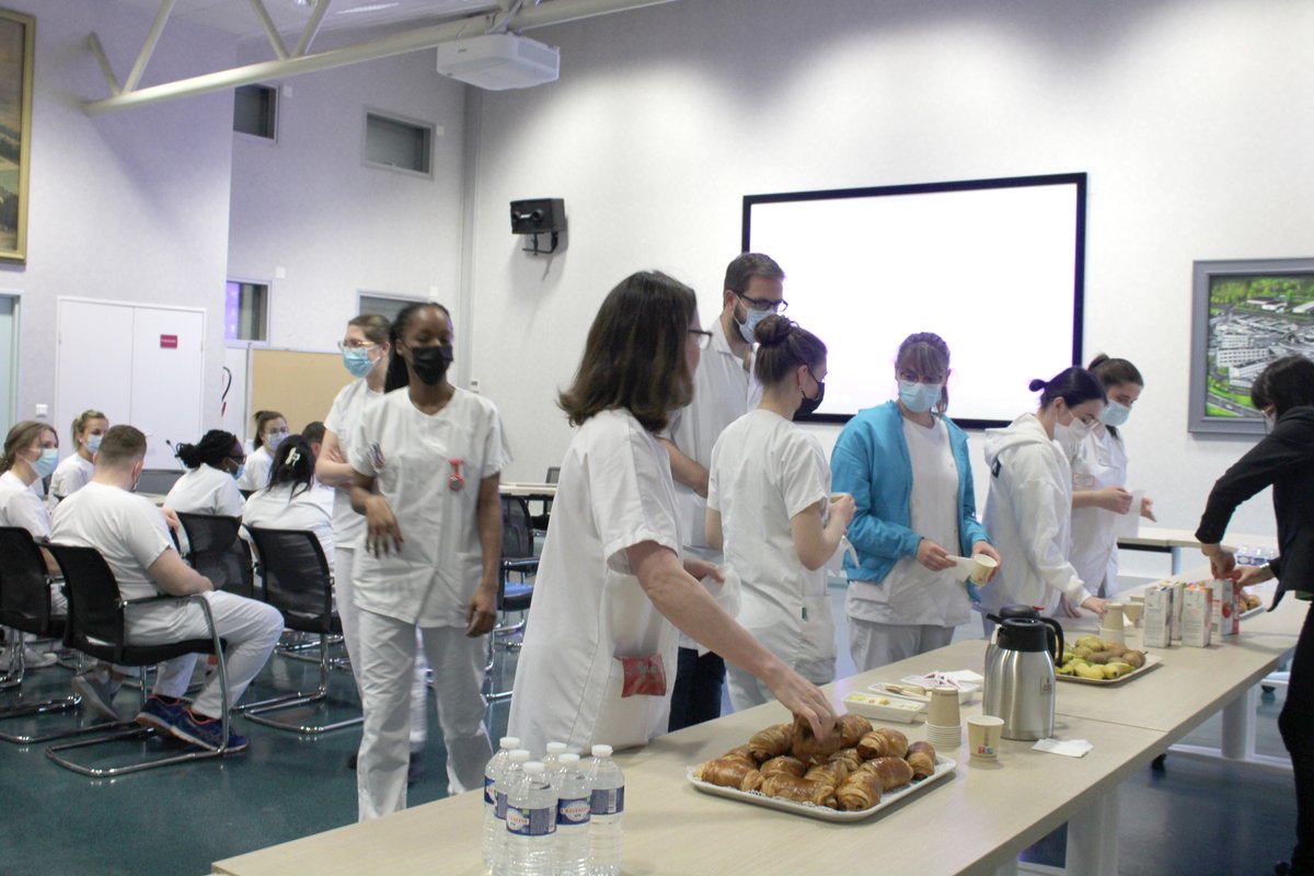 ch_compiegne's tweet photo. Lundi 17 avril, les étudiants infirmiers de troisième année ont rejoint le CHICN et ses services pour y effectuer leur stage pré-professionnel, dernier temps avant de recevoir leur diplôme. A cette occasion, un temps d’accueil  a été organisé afin de leur souhaiter la bienvenue. https://t.co/XMLp1lVwQ0