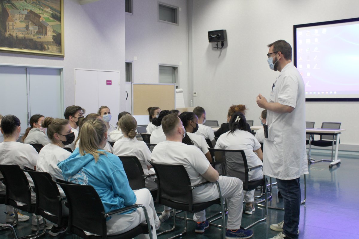 ch_compiegne's tweet photo. Lundi 17 avril, les étudiants infirmiers de troisième année ont rejoint le CHICN et ses services pour y effectuer leur stage pré-professionnel, dernier temps avant de recevoir leur diplôme. A cette occasion, un temps d’accueil  a été organisé afin de leur souhaiter la bienvenue. https://t.co/XMLp1lVwQ0