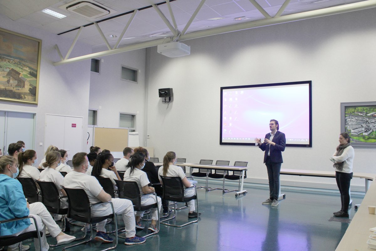 ch_compiegne's tweet photo. Lundi 17 avril, les étudiants infirmiers de troisième année ont rejoint le CHICN et ses services pour y effectuer leur stage pré-professionnel, dernier temps avant de recevoir leur diplôme. A cette occasion, un temps d’accueil  a été organisé afin de leur souhaiter la bienvenue. https://t.co/XMLp1lVwQ0