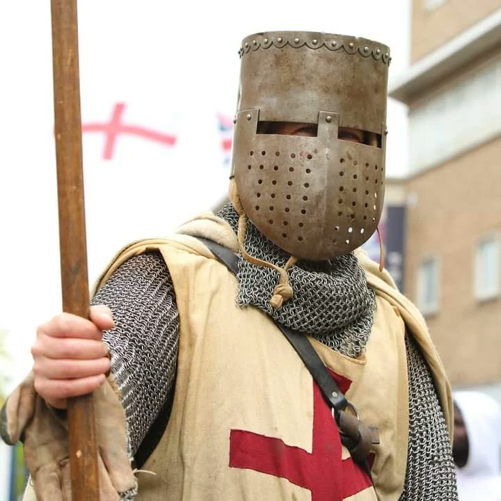 Ready for #Stgeorge #parades with 3 appearances today and one tomorrow. Let's hope the rain doesn't dampen the day for the thousands of kids. #hystericalhistory #stgeorgesday #stgeorge #Gravesend #Dartford @cohesionplus