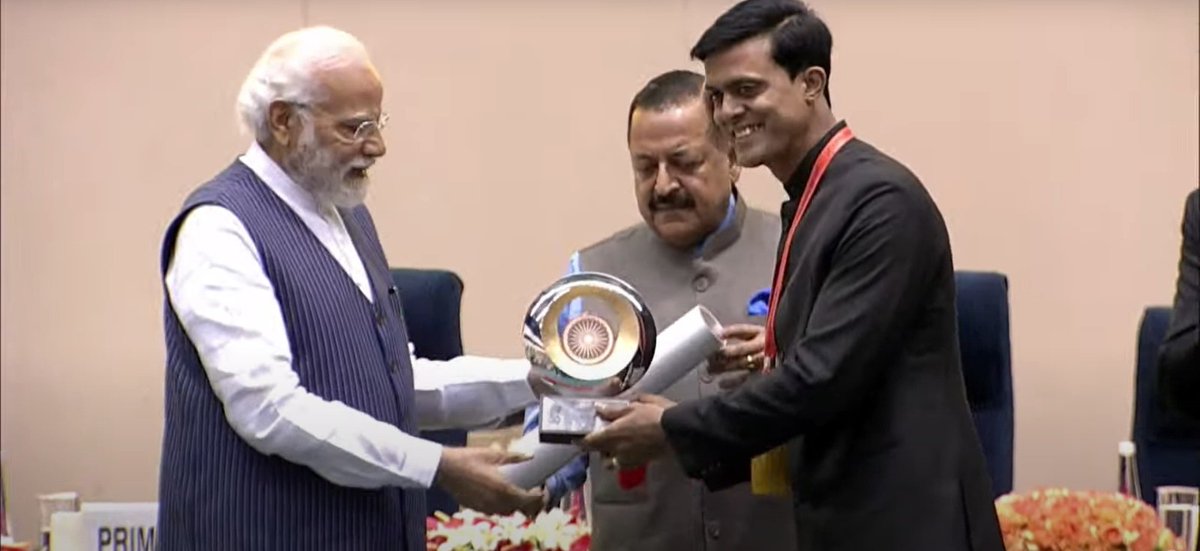 GumlaIprd's tweet photo. बधाई गुमला...!💐
#PMAward
@HemantSorenJMM @prdjharkhand @DCGumla https://t.co/QfjnNwNogu