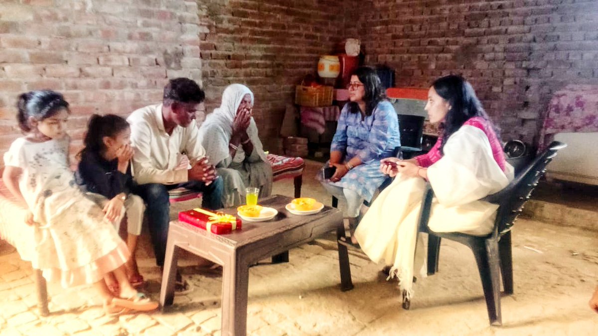 WanderlustGoel's tweet photo. AWWA standing rocksolid behind Veernaris #weconnect #wecare @OfficialAwwa @SWComd_IA https://t.co/clrPIqQGqa