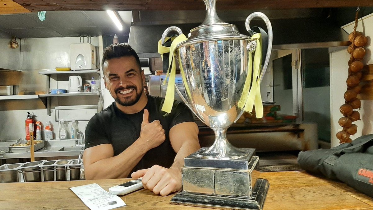 Upfrontfooty's tweet photo. 🏆 CHAMPIONS 🏆

On Wednesday evening @rushenutd were presented with the Canada Life Combi One Trophy.

We caught up with their manager, Andrew Moody, for his thoughts on clinching the title! 

Congratulations to all involved, including La Gusto, where the trophy visited! 🍕⚽️🇪🇸 https://t.co/hbWLOmDVBH