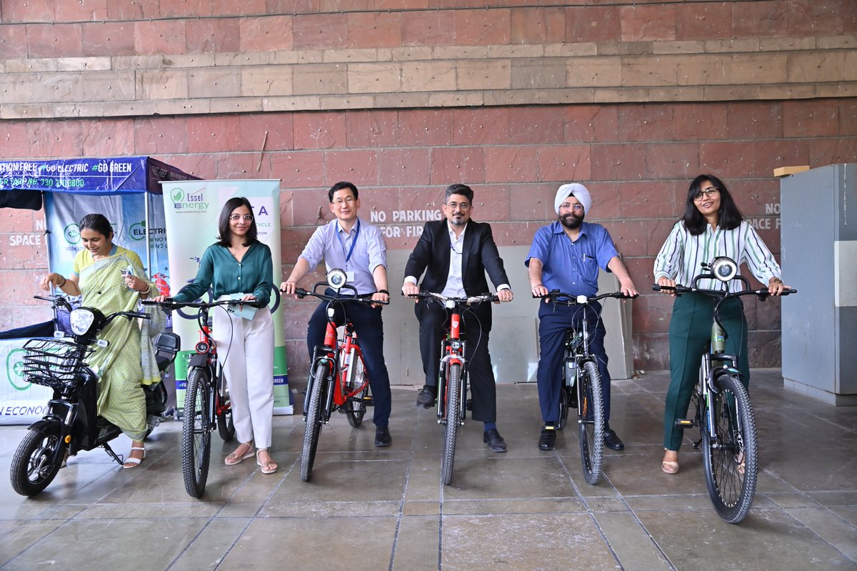 EESL_India's tweet photo. E-bicycles offer a sustainable micro-mobility solution through increased access to reliable mode of transportation. It is an eco-friendly (#Net Zero) alternative offering transport accessibility health &amp; environmental benefits. @CEO_EESL , @ADB_HQ , @ADB_INRM @theGEF  @MinOfPower https://t.co/uIfacKEaxT