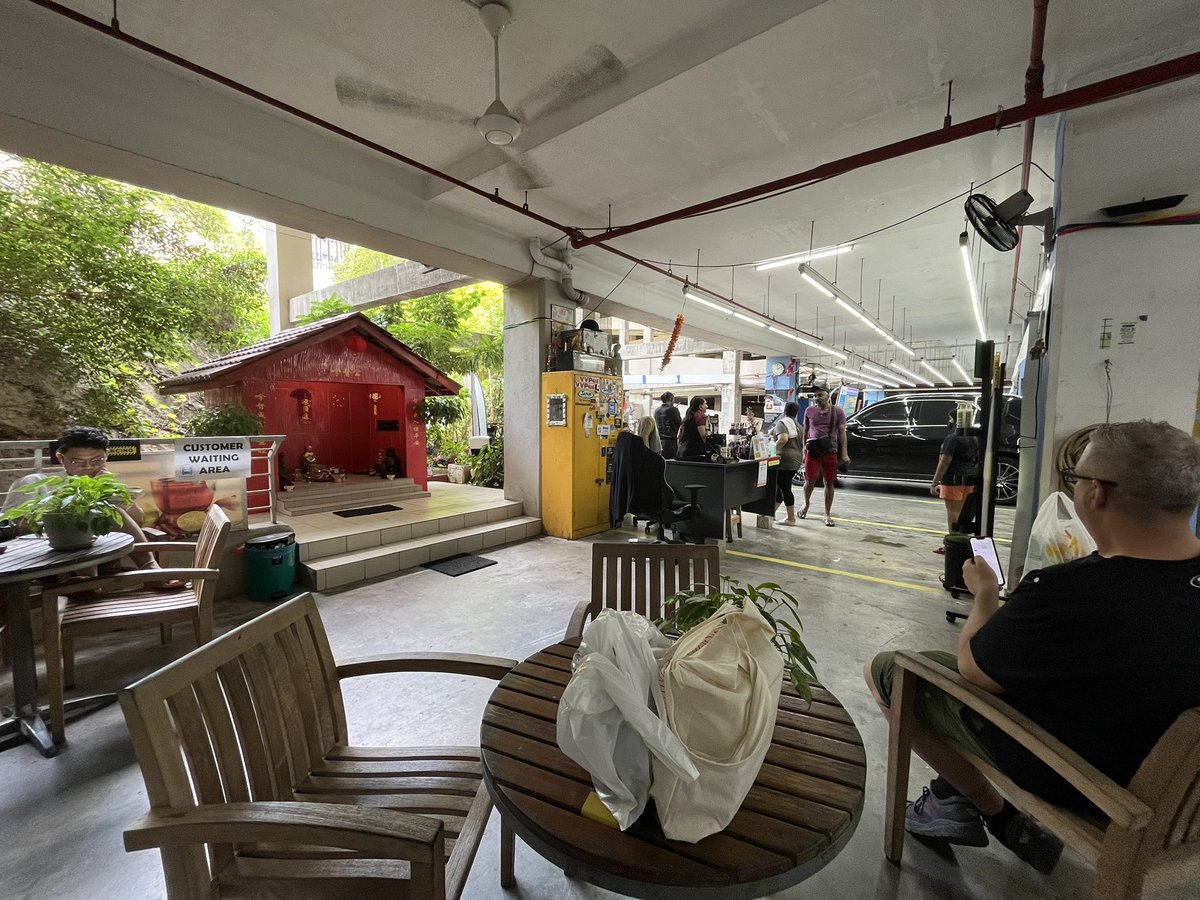 A short story of great Malaysian diversity 🇲🇾 

I sent my car for a wash this morning. 

What I observed and noticed:

- Car wash owned by an Indian couple 
- Chinese altar next to the reception 
- Malay customer reading ‘Atomic Habit’
- White businessman with his Mercedes SUV
-