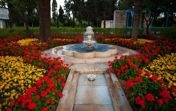 afersreligiosos's tweet photo. 🌟 Avui s’inicia el Ridvan, el període de 12 dies que commemora la declaració pública de Bahá’u’lláh, el fundador de la Fe Bahá’i, en un jardí als afores de Bagdad. El primer dia, el novè i el dotzè de Ridvan es consideren dies sagrats.
ℹ https://t.co/c9xOpZtt6q https://t.co/YLEovoXKyK