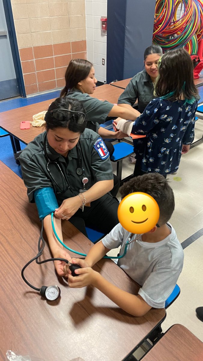 chrissy_cope1's tweet photo. EMT students spent an evening inspiring Benfer Elementary students and sparking their interest in future medicine. So proud of these @KleinHigh and @KleinForest @KISD_CTE students. https://t.co/vJ5LmUllfW