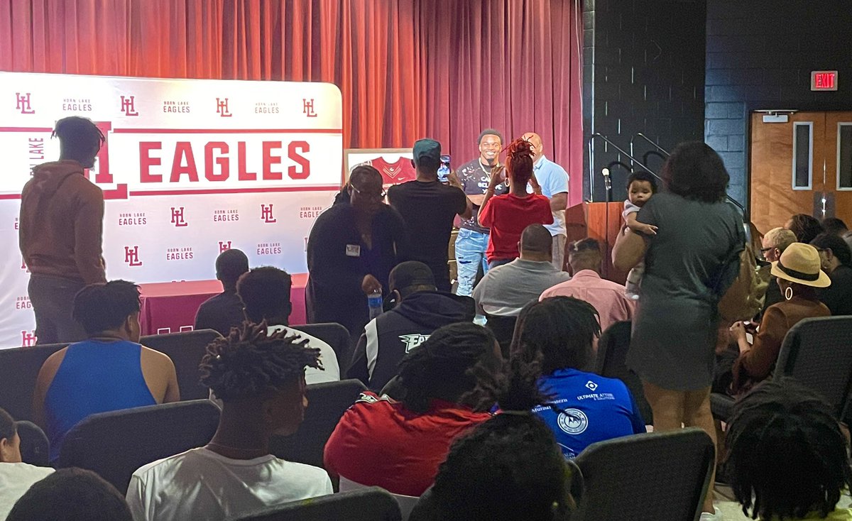 HlhsT's tweet photo. @NakobeDean He was back at Horn Lake HS today visiting some of his former teachers and for the retiring of his 🏈 jersey #17! He is an outstanding player in the NFL for the Philadelphia Eagles. So proud of this fine young man!! Pictured here with family and friends. https://t.co/BwFoyt552X