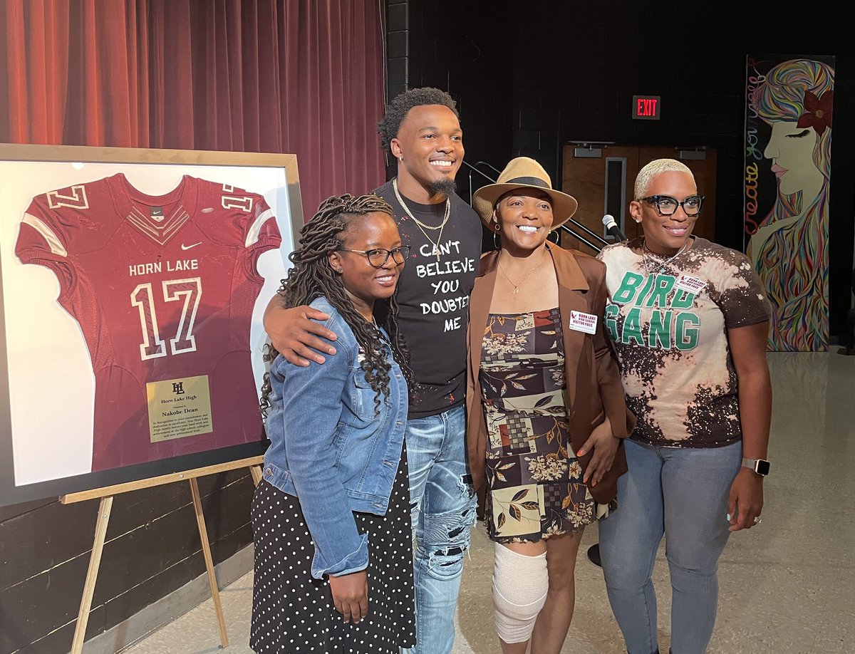 HlhsT's tweet photo. @NakobeDean He was back at Horn Lake HS today visiting some of his former teachers and for the retiring of his 🏈 jersey #17! He is an outstanding player in the NFL for the Philadelphia Eagles. So proud of this fine young man!! Pictured here with family and friends. https://t.co/BwFoyt552X